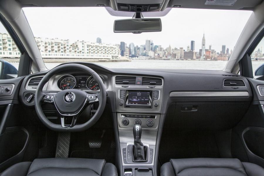  Volkswagen Golf 2015 года  (фото 18 из 27)